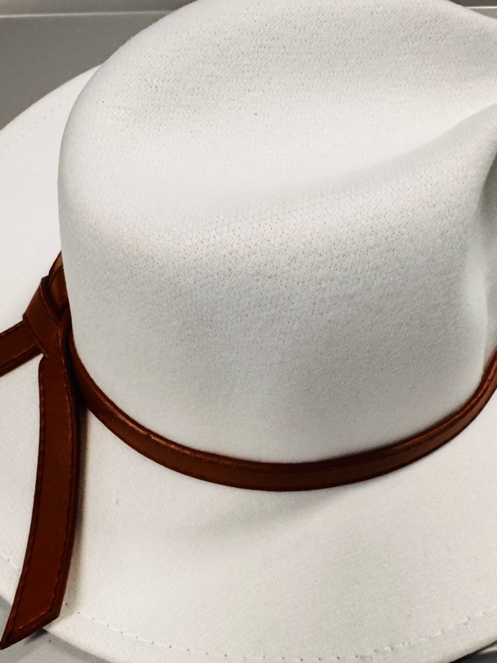 Women’s Vintage Style Wide Brim White Fedora Hat, NWOT